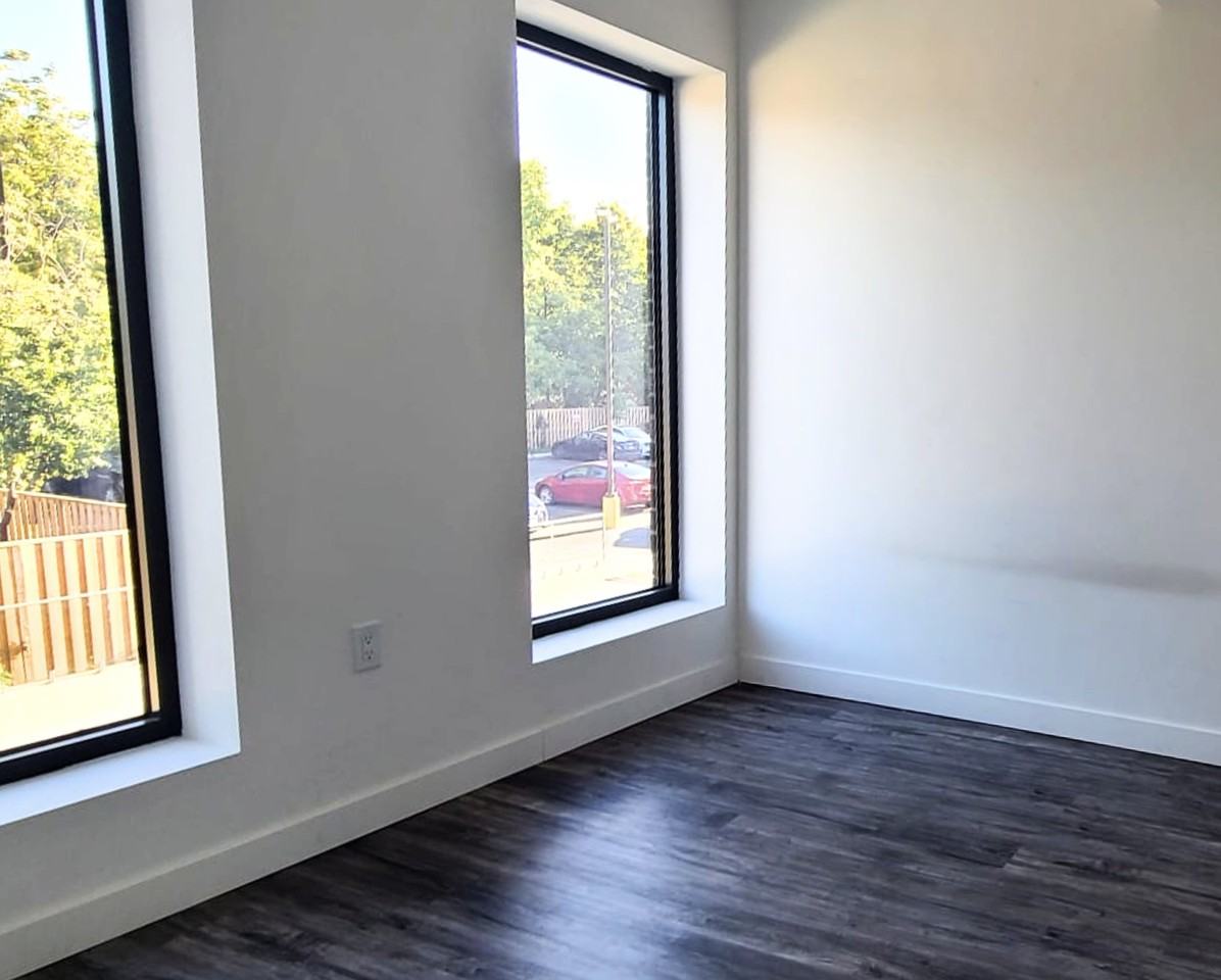 325 University Avenue West #214 - Photo 6 of 9