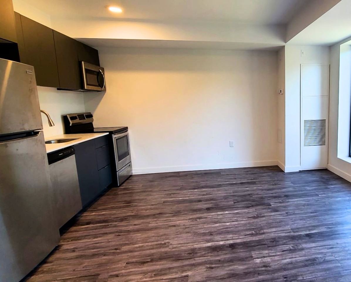 325 University Avenue West #214 - Photo 4 of 9