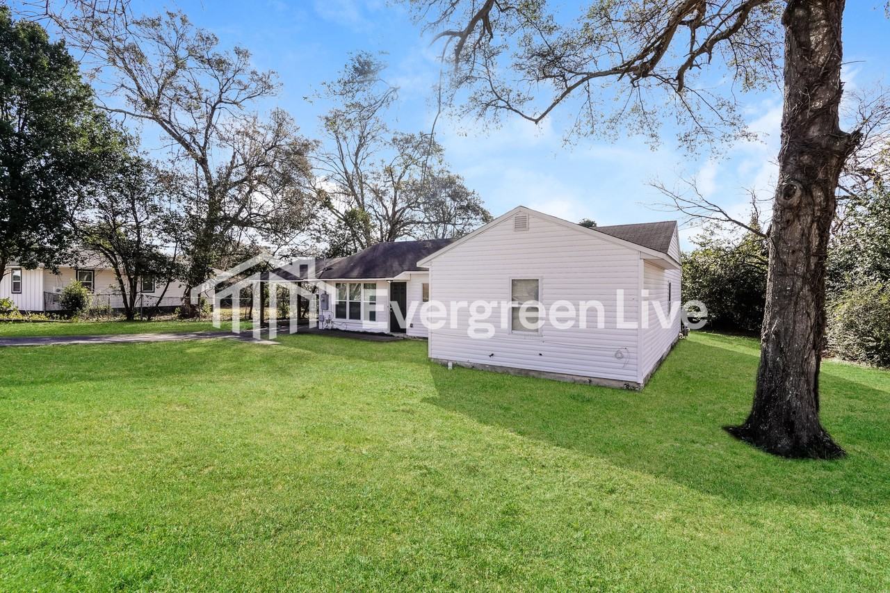 1151 Weston St - Photo 2 of 15