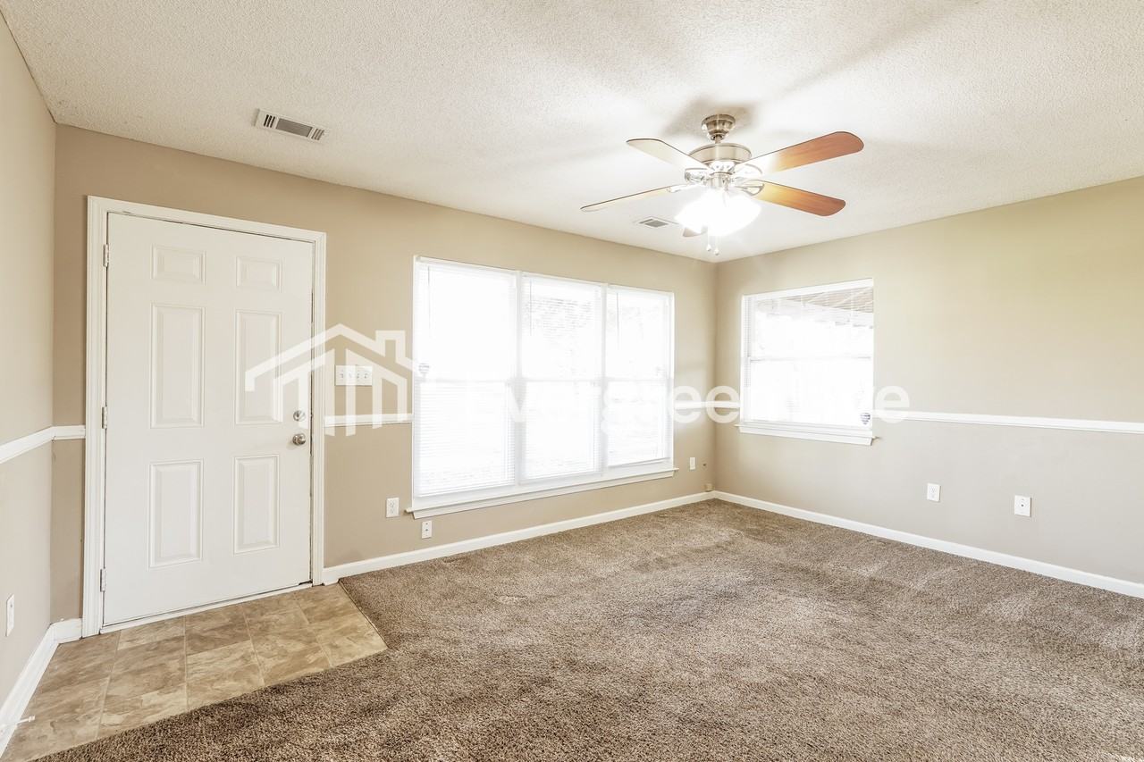 1151 Weston St - Photo 4 of 15