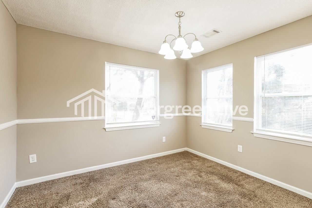 1151 Weston St - Photo 5 of 15