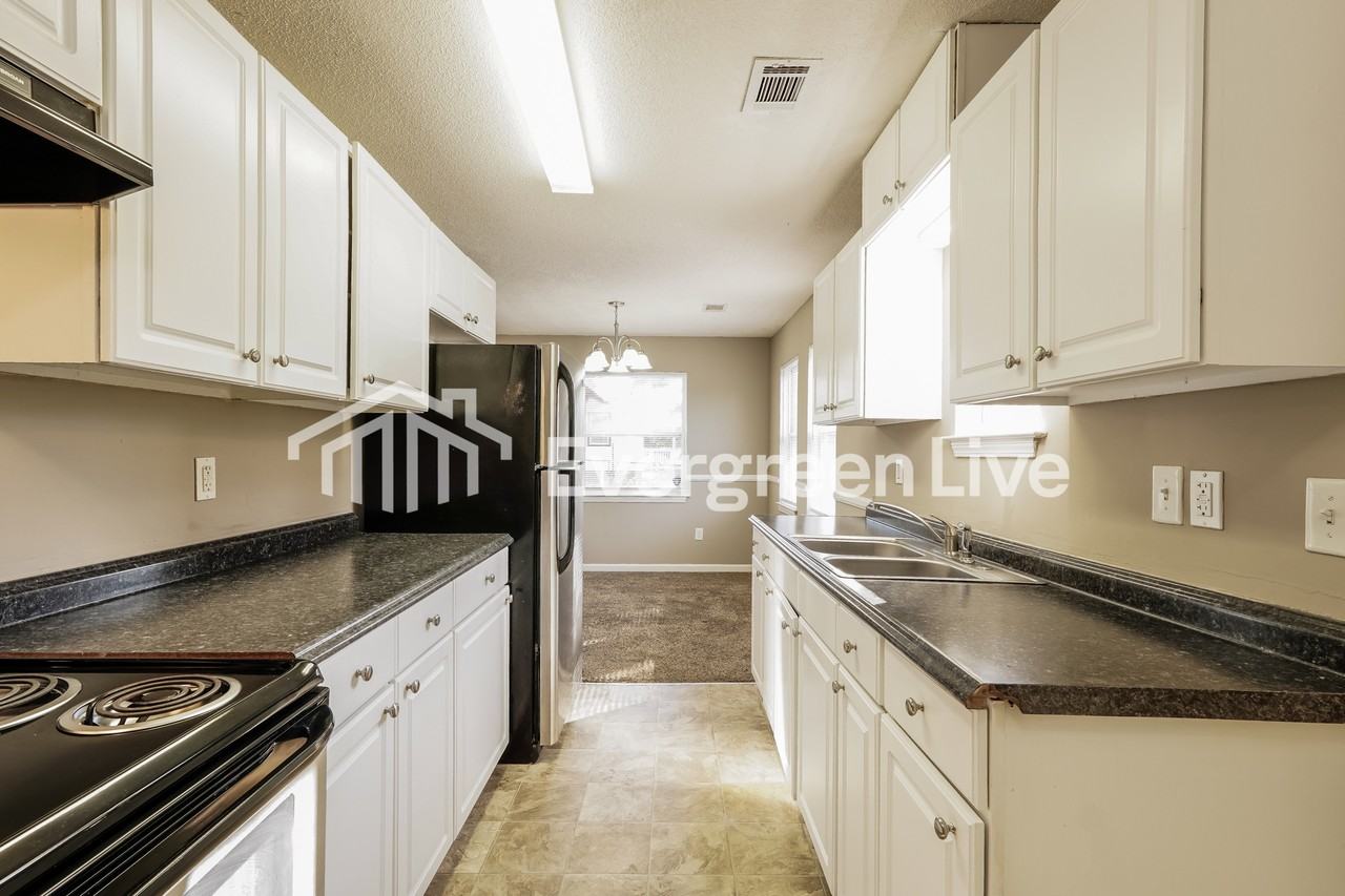 1151 Weston St - Photo 7 of 15