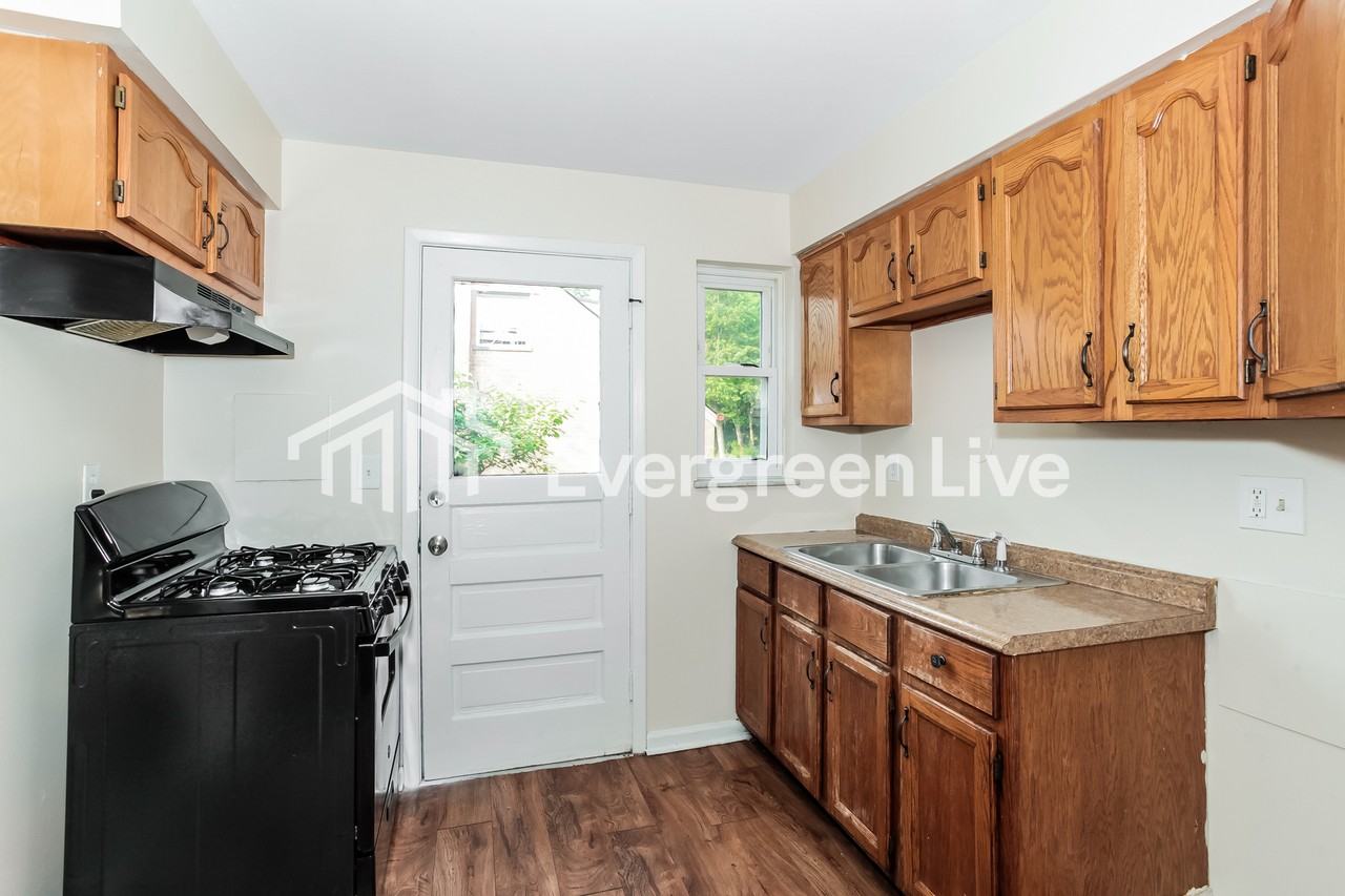 1135 Wendover Ct - Photo 6 of 15