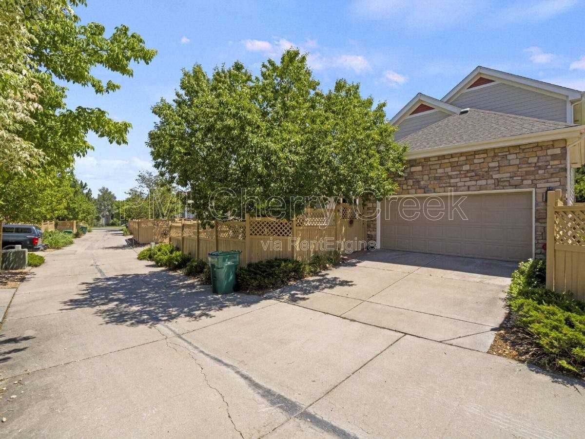 7021 S Valdai St - Photo 2 of 10