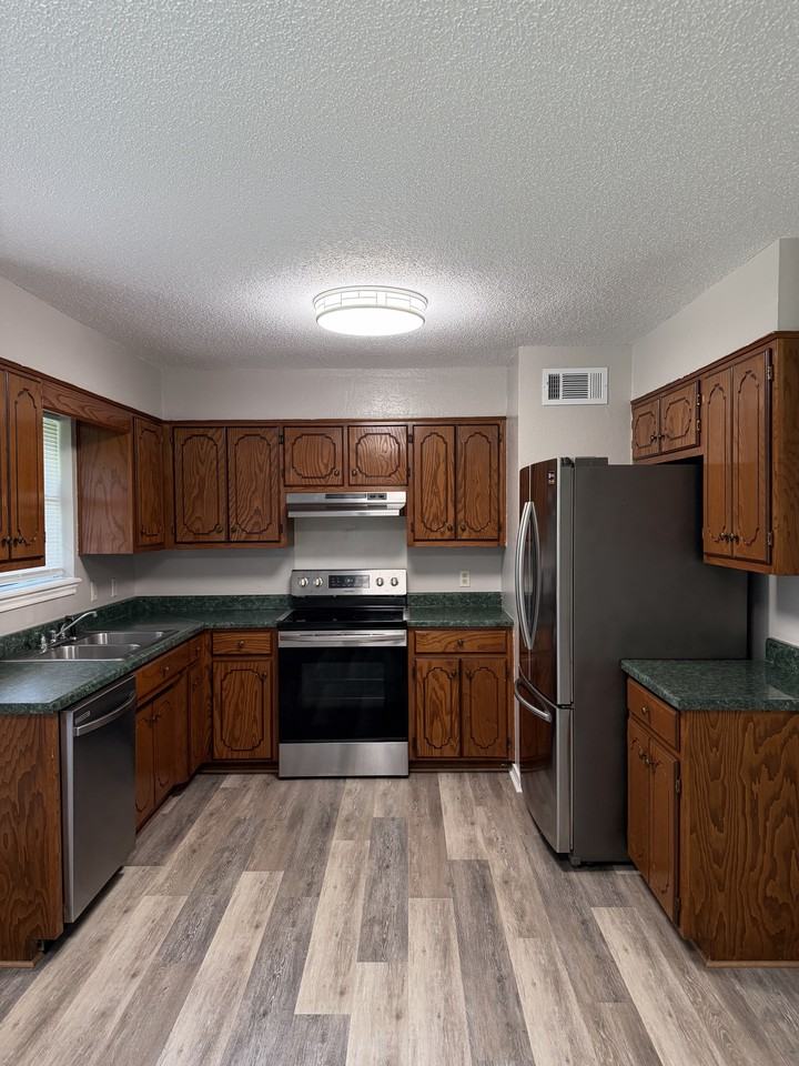 311 Whitworth St - Photo 3 of 15