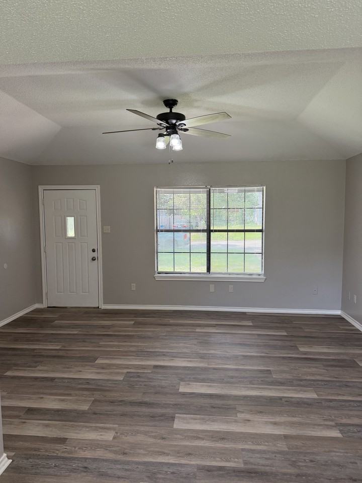 311 Whitworth St - Photo 5 of 15