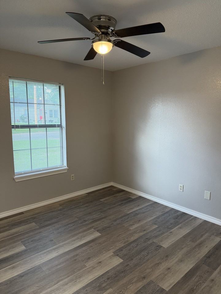 311 Whitworth St - Photo 7 of 15
