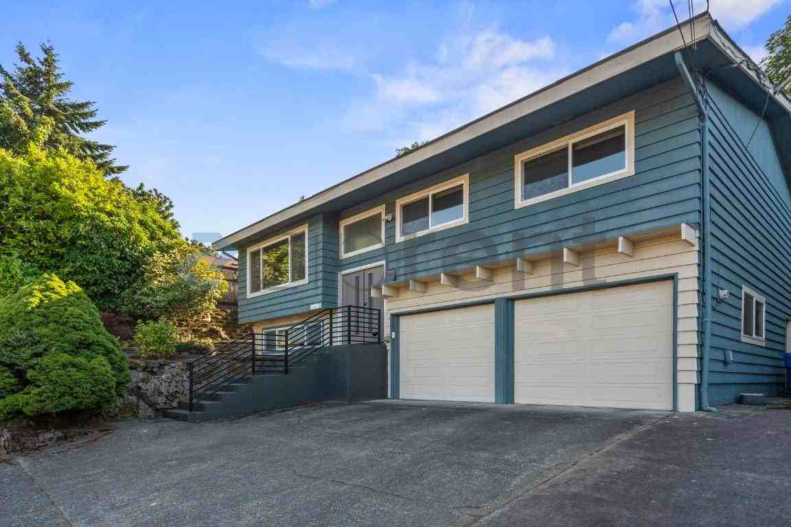 2915 Harris Pl S - Photo 2 of 25