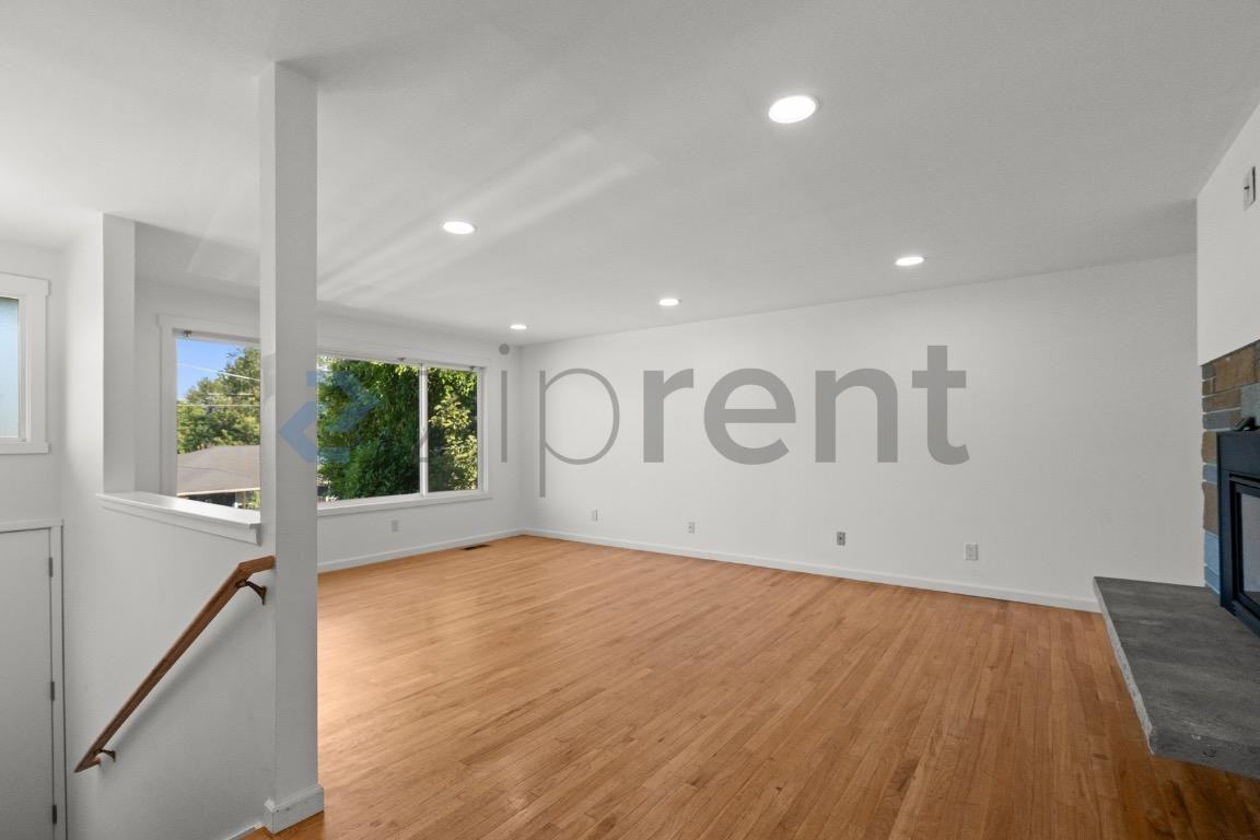 2915 Harris Pl S - Photo 5 of 25