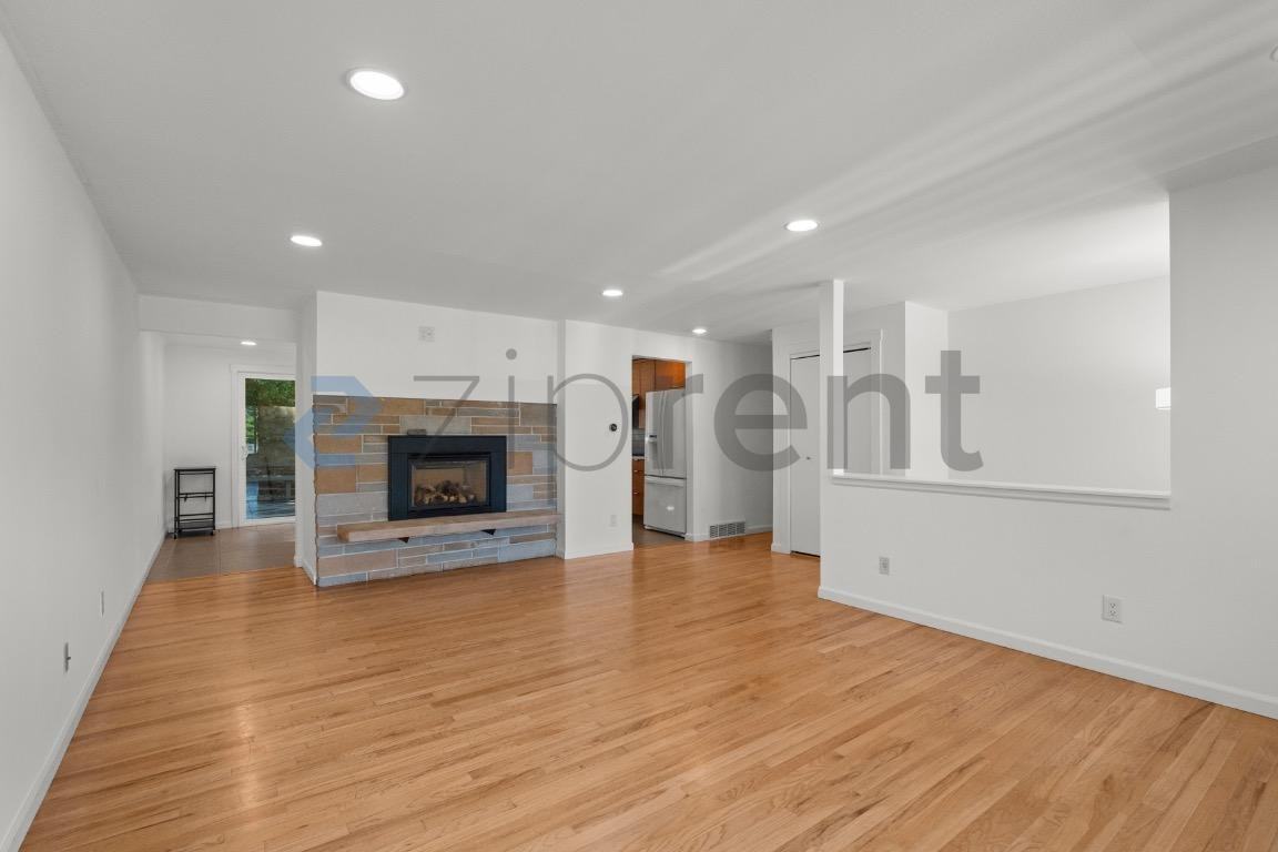 2915 Harris Pl S - Photo 7 of 25
