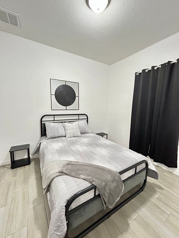 699 W Kaley St - Photo 3 of 17