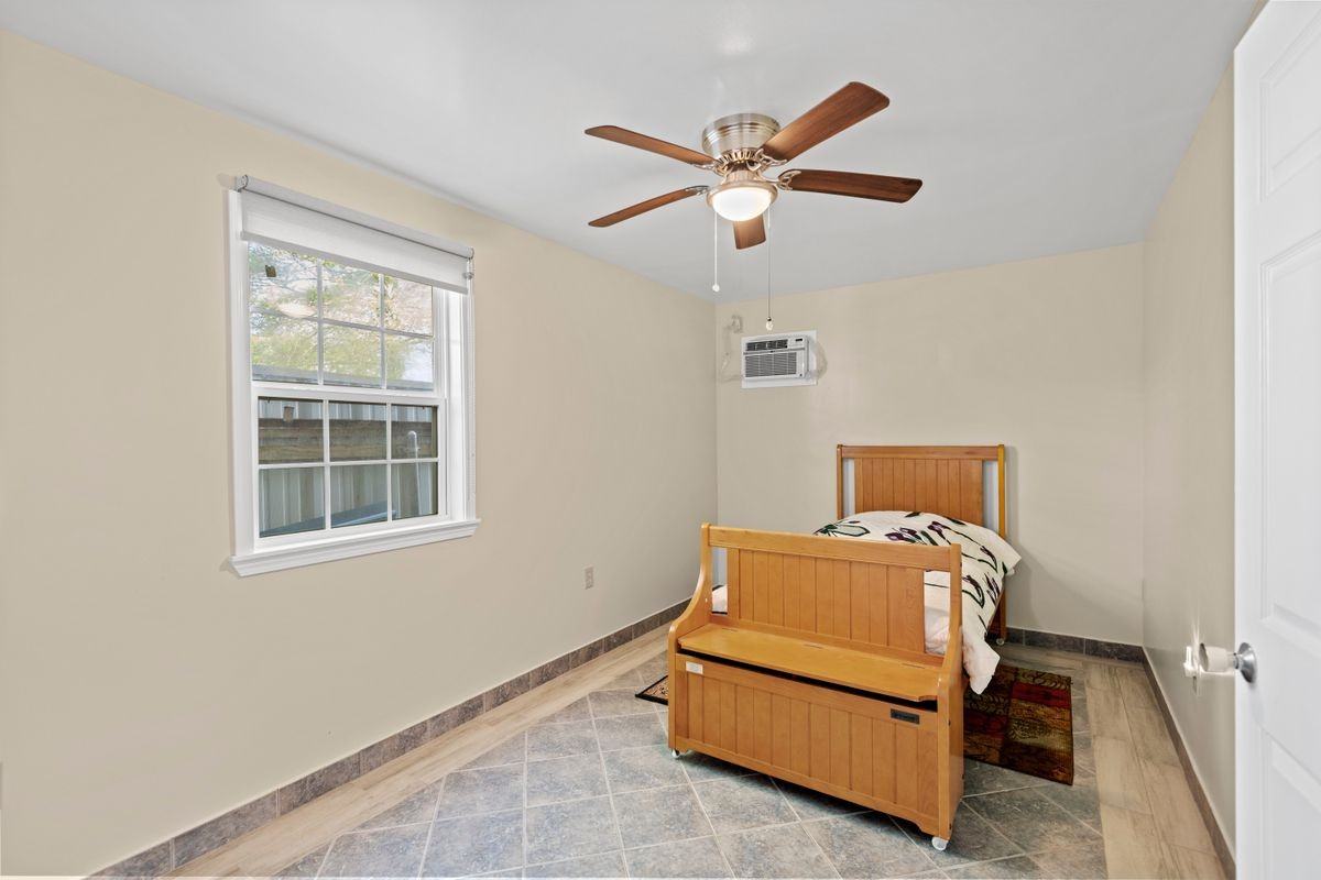 135 6th St - Photo 5 of 5