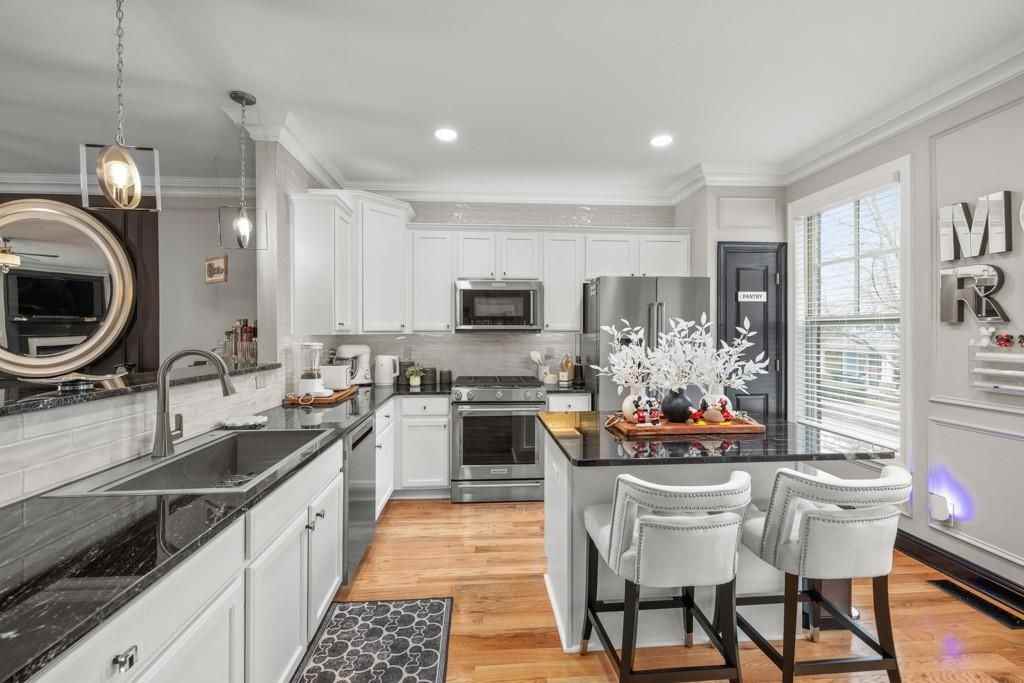 9937 Mancunian Way - Photo 3 of 42