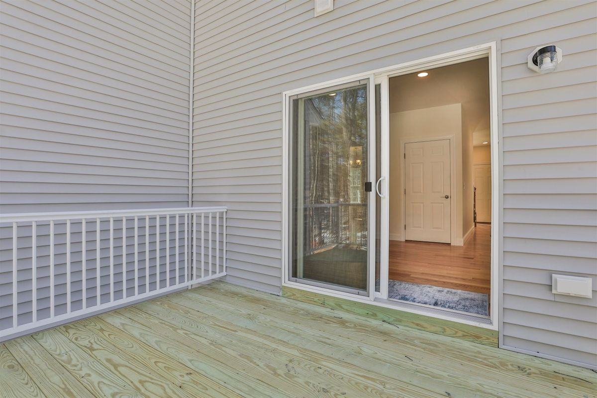 22 Reeds Ferry Way - Photo 5 of 50
