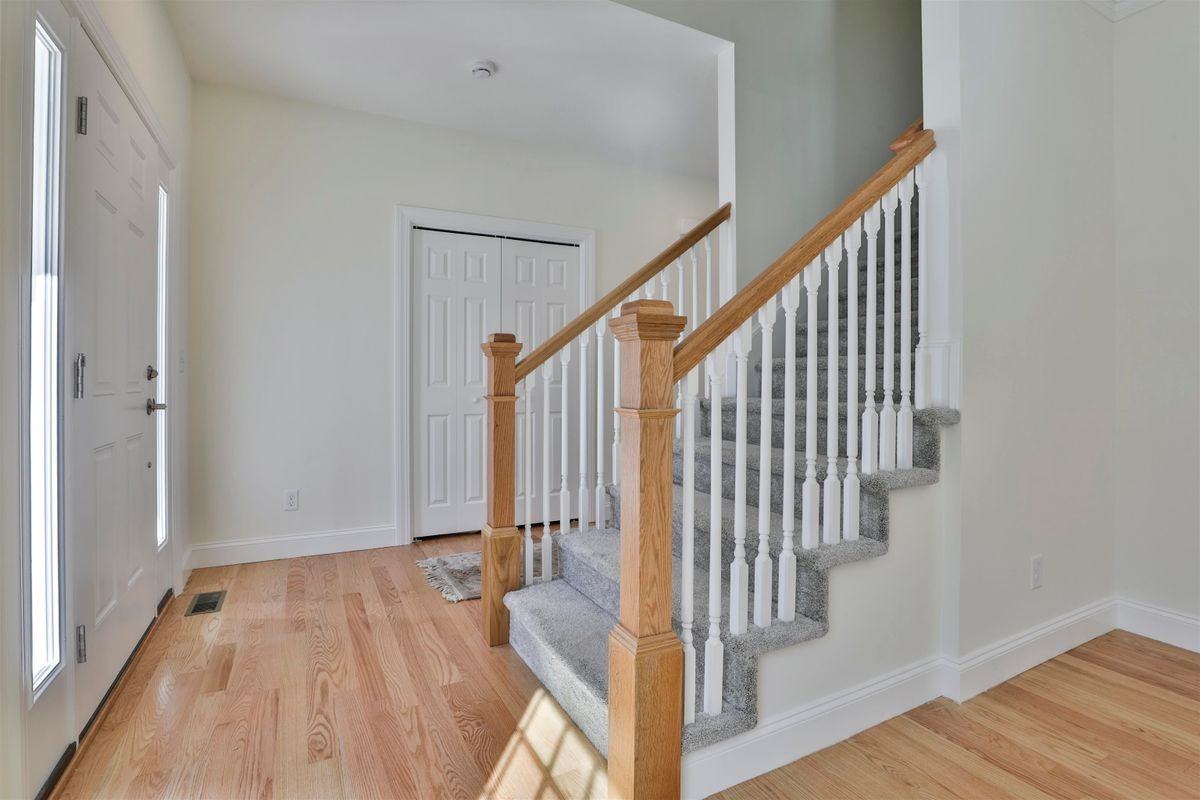 22 Reeds Ferry Way - Photo 7 of 50