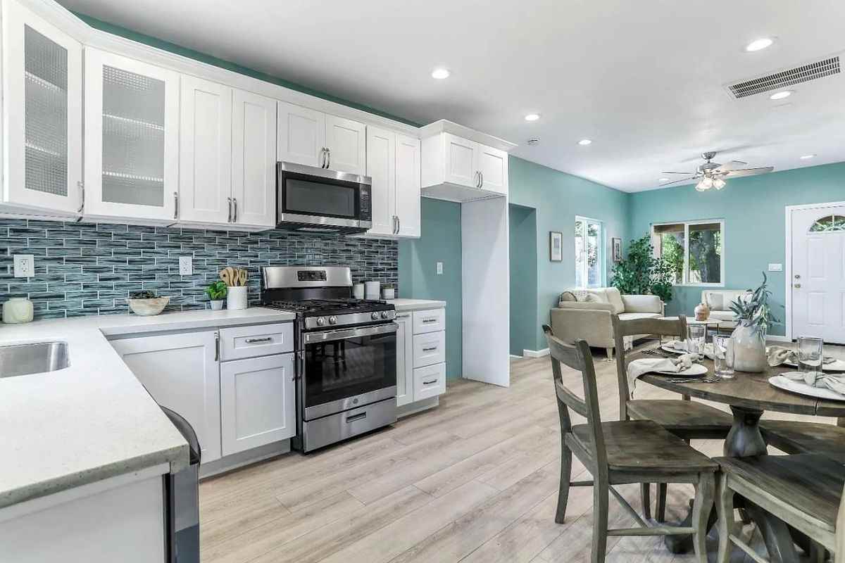 1024 F St - Photo 2 of 20