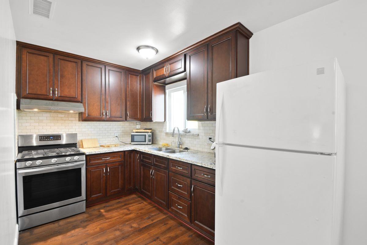 642 W Terrylynn Pl ##A - Photo 7 of 20