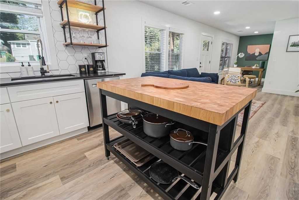 220 Birch St - Photo 4 of 21