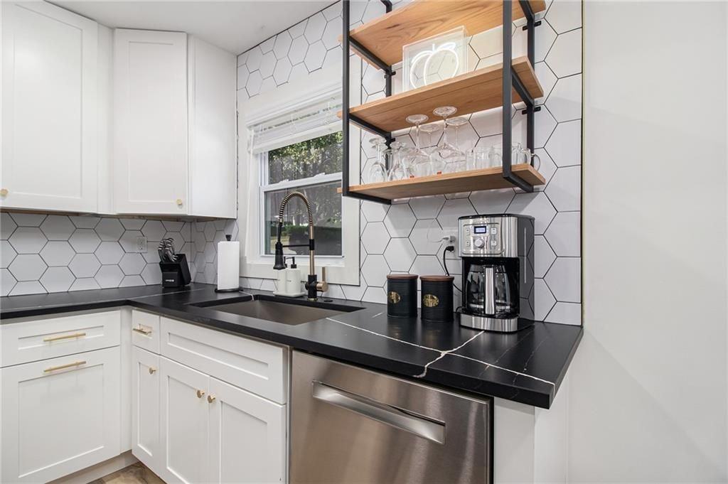 220 Birch St - Photo 5 of 21