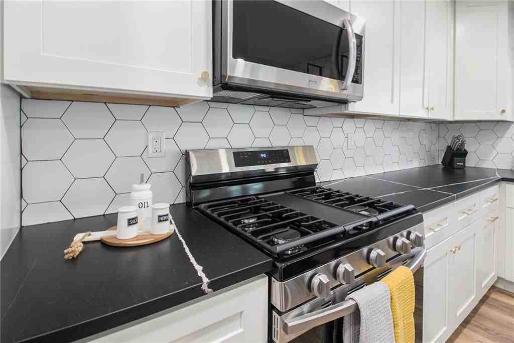 220 Birch St - Photo 6 of 21