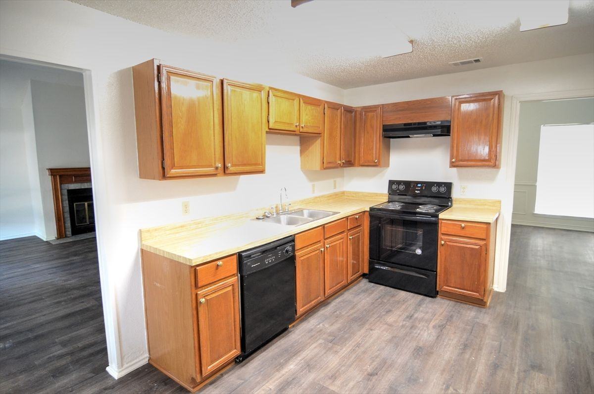 8901 Greentree Dr - Photo 2 of 12