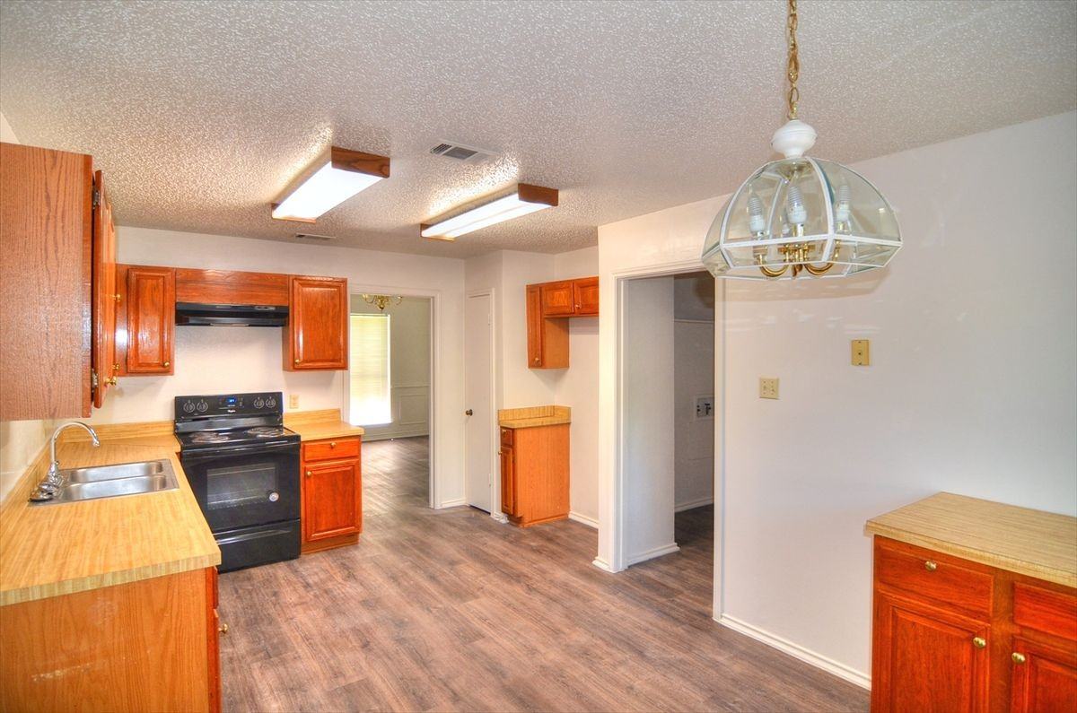 8901 Greentree Dr - Photo 3 of 12