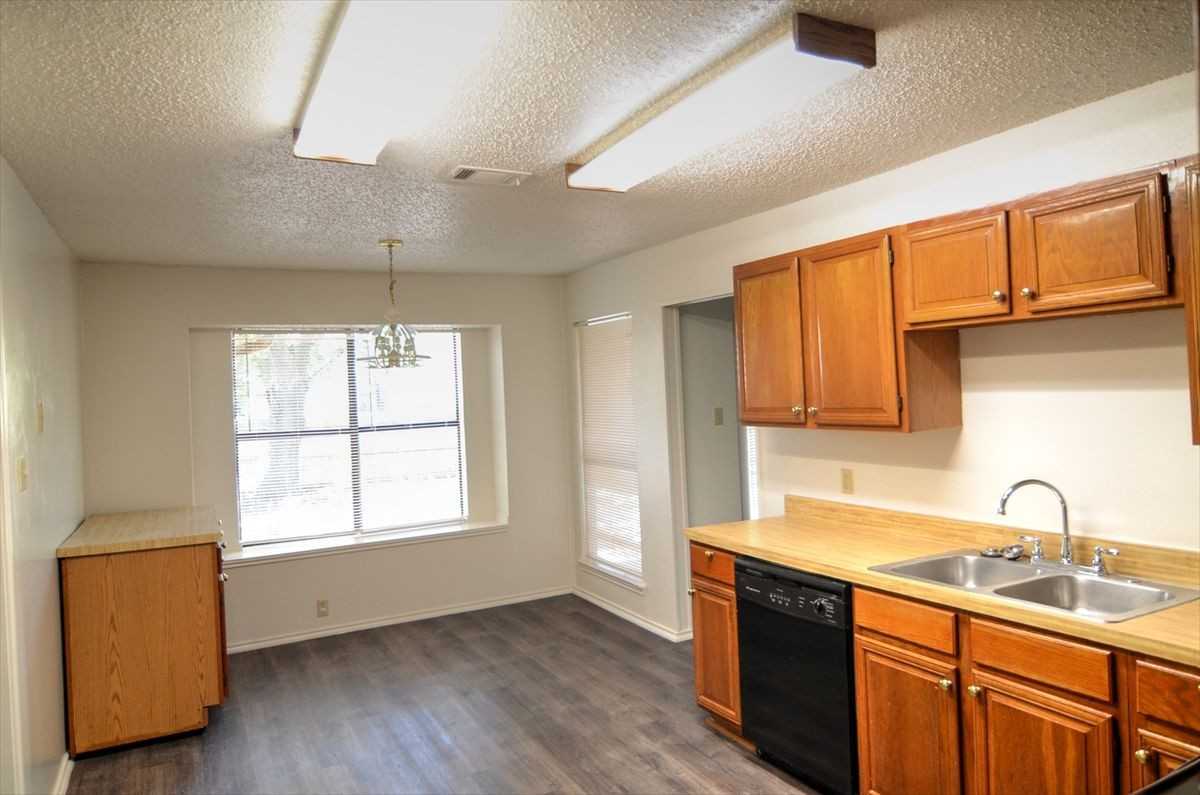 8901 Greentree Dr - Photo 4 of 12