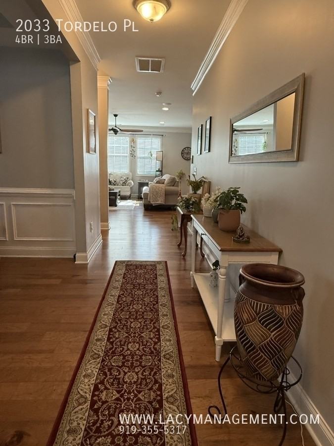 2033 Tordelo Pl - Photo 4 of 38