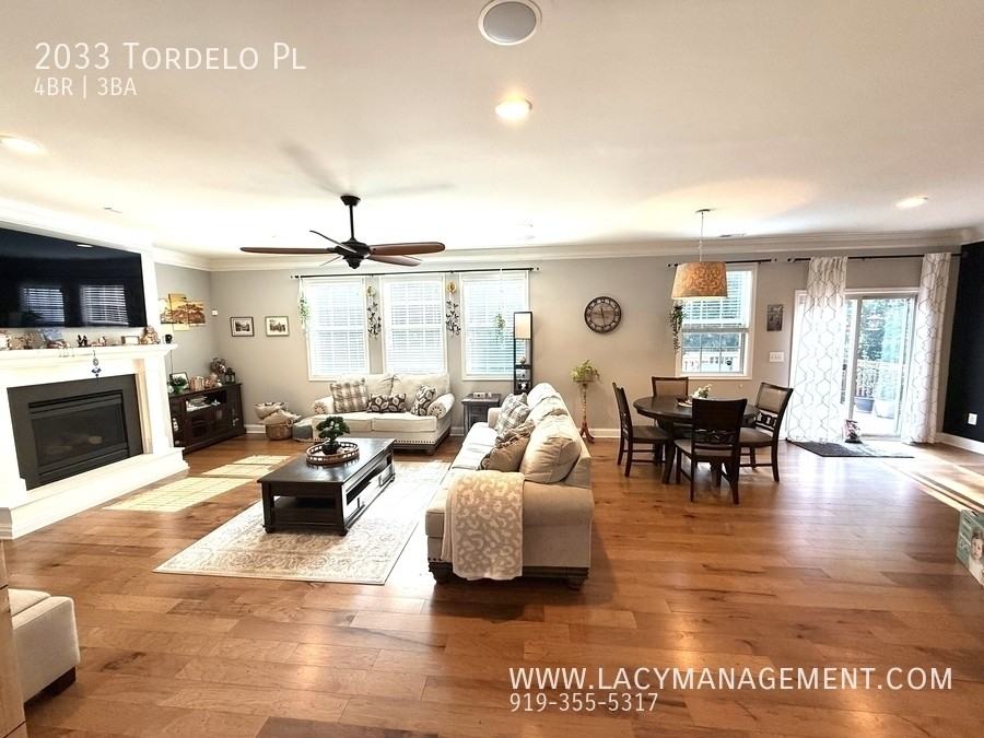 2033 Tordelo Pl - Photo 7 of 38