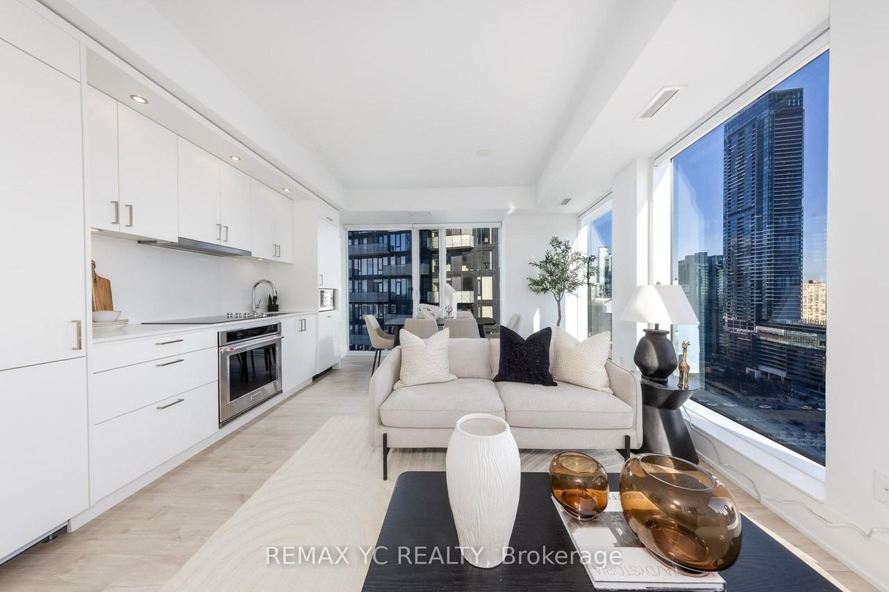 470 Front Street West - Photo 2