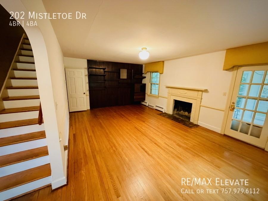 202 Mistletoe Dr - Photo 5 of 22