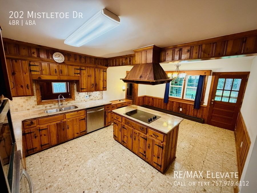 202 Mistletoe Dr - Photo 7 of 22