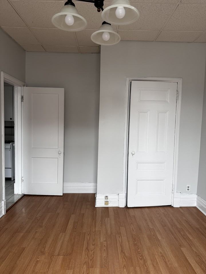 1445 Rue Saint-Marc #6 - Photo 3 of 14