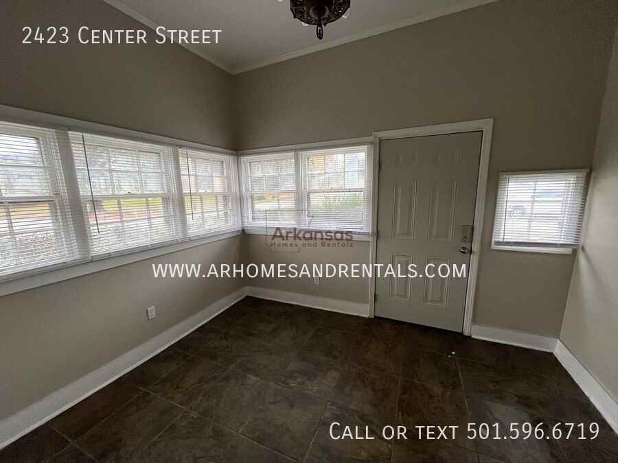 2423 Center St - Photo 2 of 11