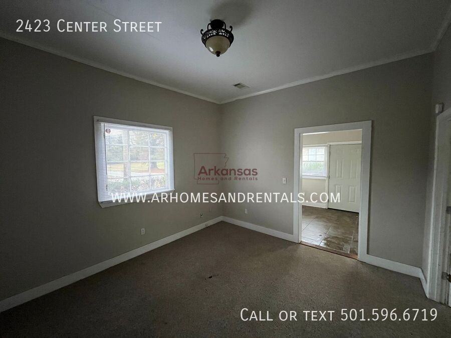 2423 Center St - Photo 3 of 11