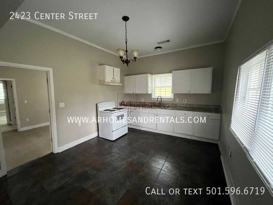 2423 Center St - Photo 4 of 11