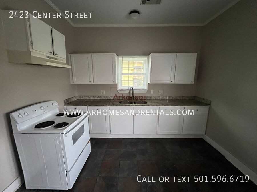 2423 Center St - Photo 5 of 11