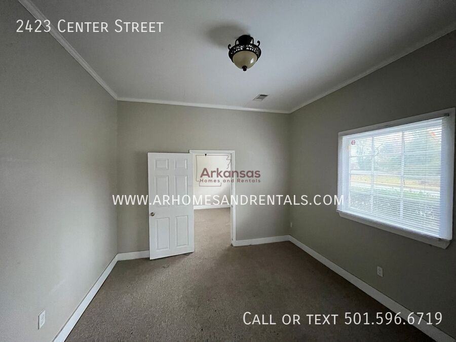 2423 Center St - Photo 6 of 11