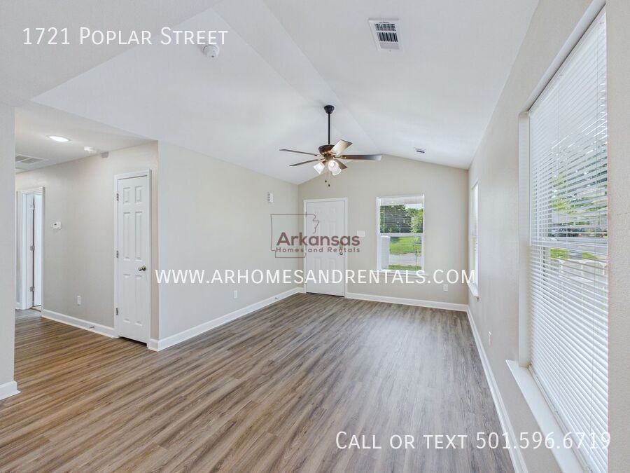 1721 N Poplar St - Photo 2 of 14