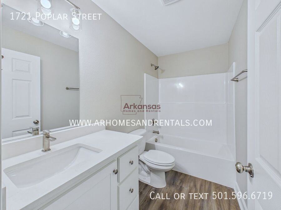 1721 N Poplar St - Photo 6 of 14