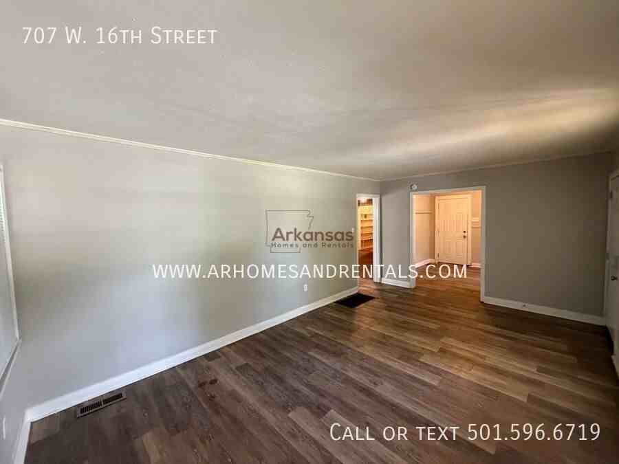 707 W 16th St - Photo 3 of 9