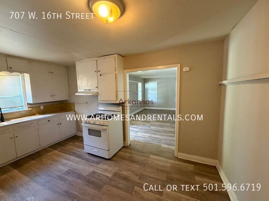 707 W 16th St - Photo 4 of 9