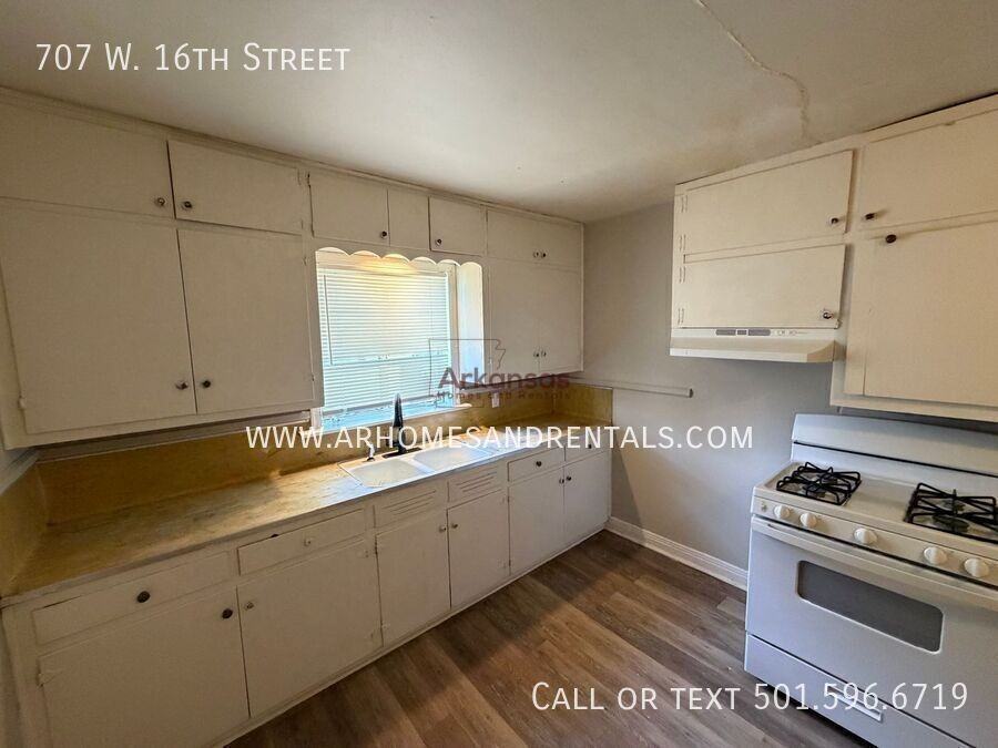 707 W 16th St - Photo 5 of 9