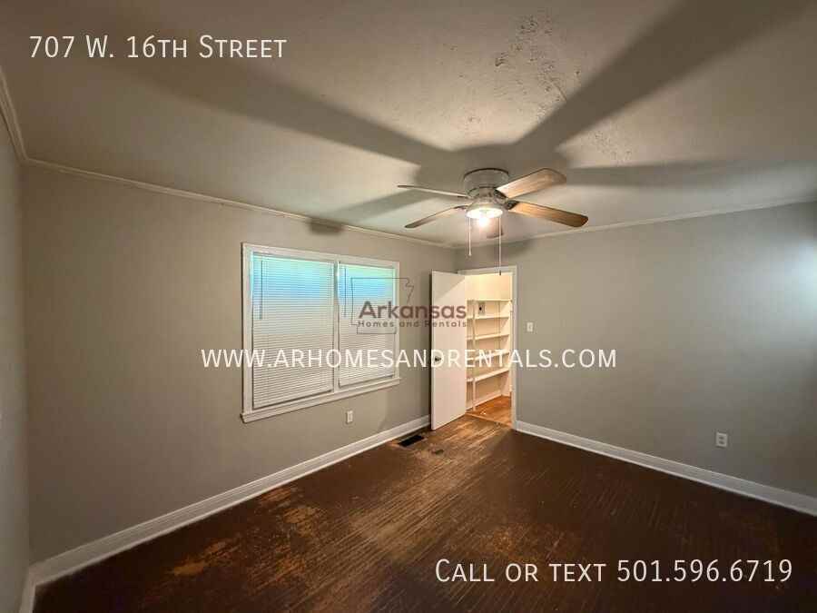 707 W 16th St - Photo 7 of 9
