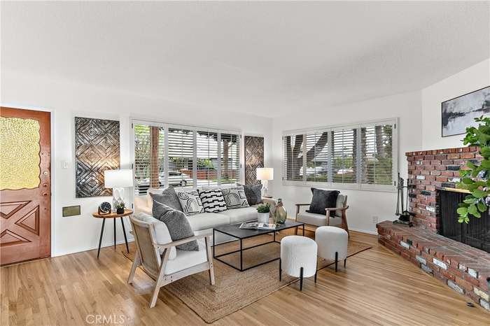 824 Loma Avenue - Photo 2 of 14