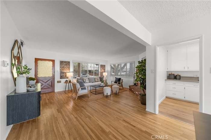824 Loma Avenue - Photo 3 of 14