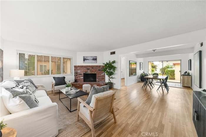 824 Loma Avenue - Photo 4 of 14