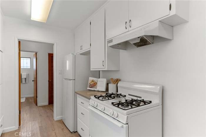 824 Loma Avenue - Photo 7 of 14