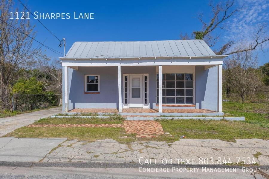 1121 Sharpes Ln
