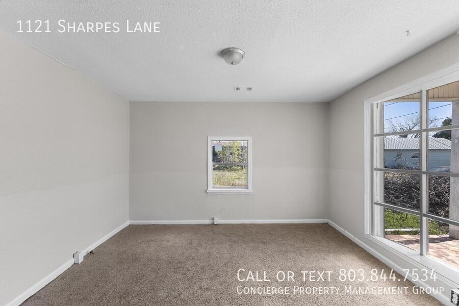 1121 Sharpes Ln - Photo 4 of 17